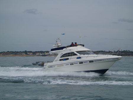 P5070105 Tyrone Adventurer off Milford on Sea