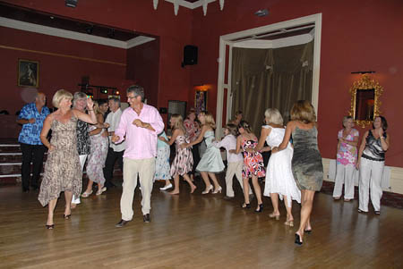 Roger shows Liz how its done